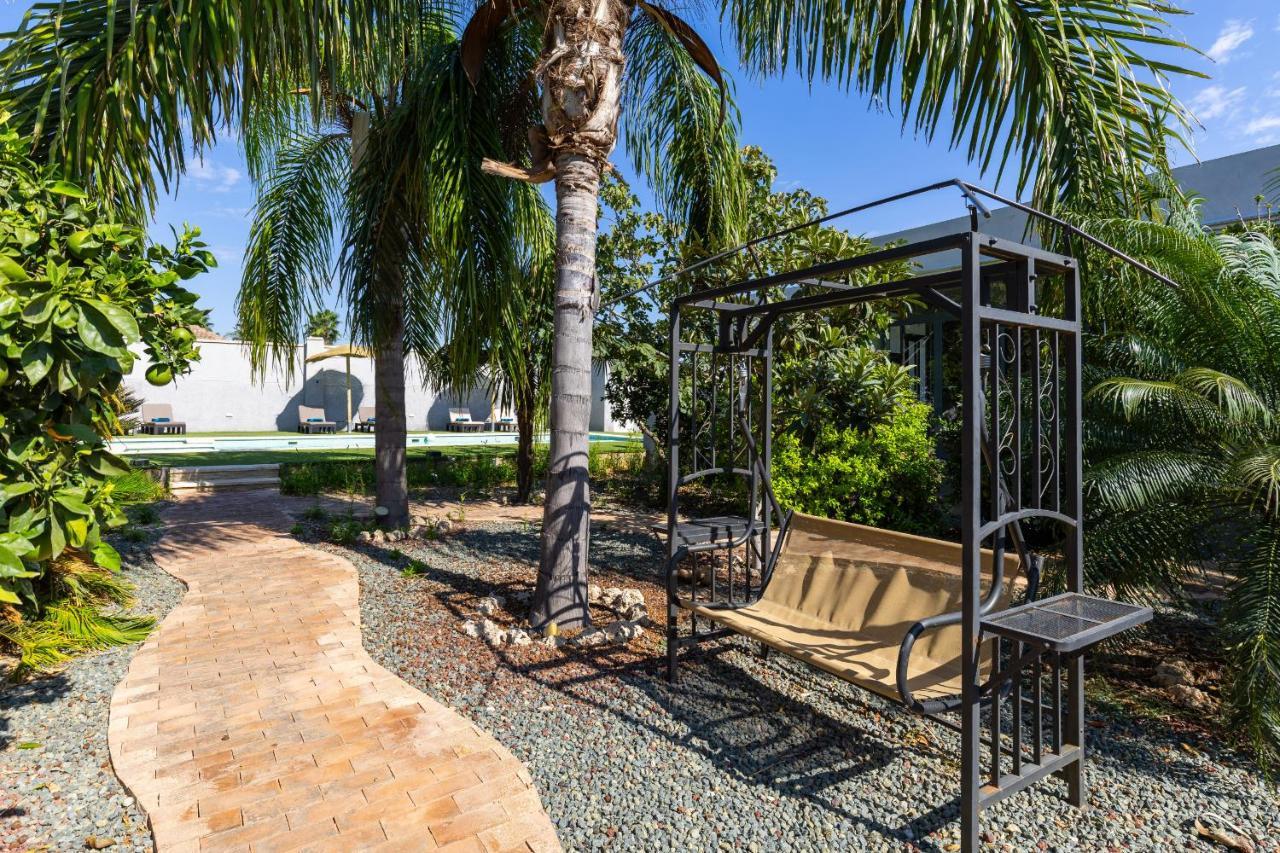 Waterwheel Villa By Fidalsa Almoradi Bagian luar foto