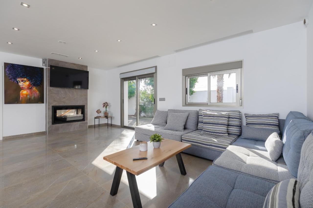 Waterwheel Villa By Fidalsa Almoradi Bagian luar foto