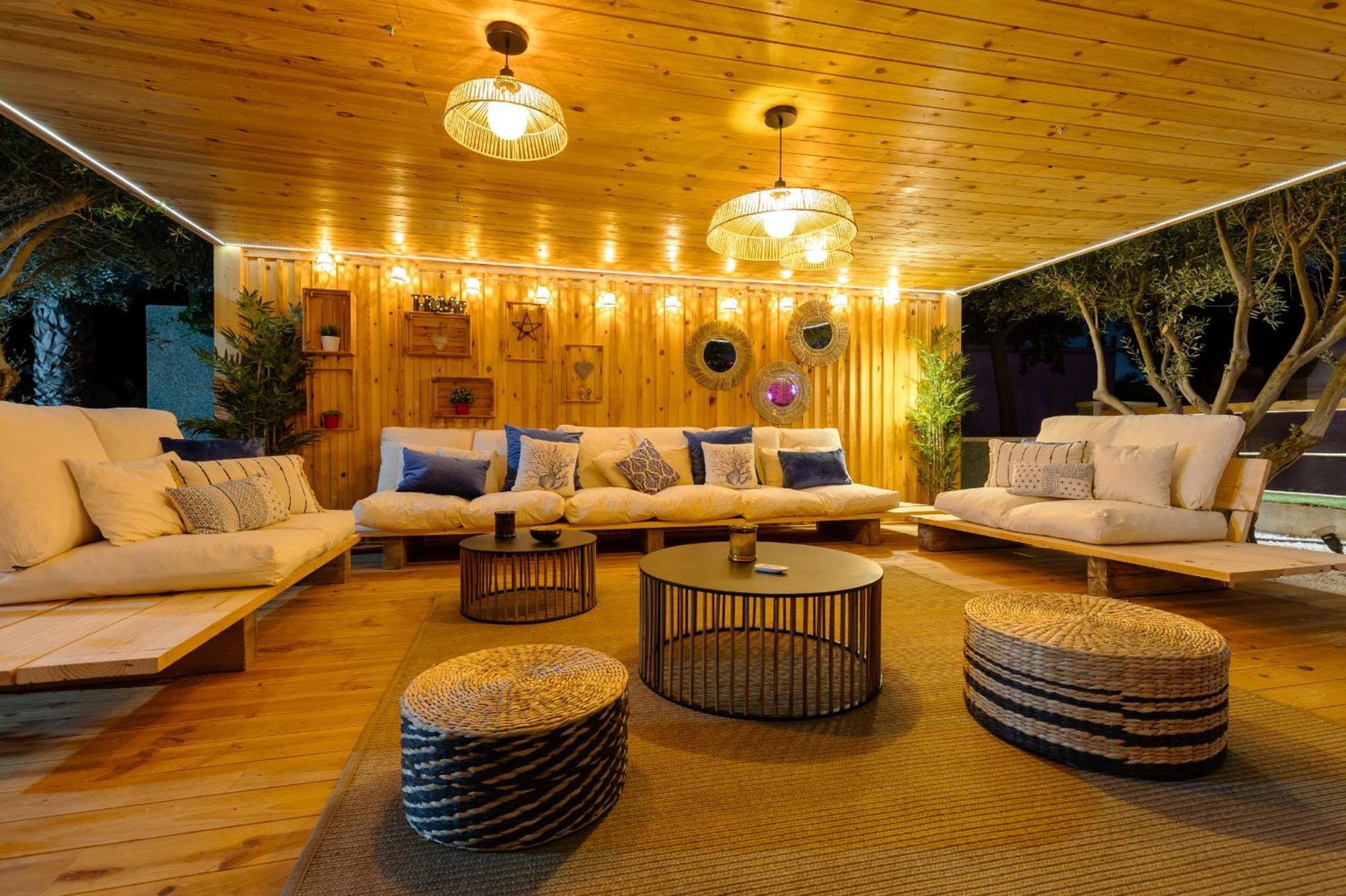 Waterwheel Villa By Fidalsa Almoradi Bagian luar foto